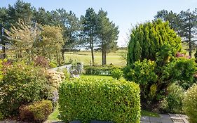 Golf Links Cottage - Views Of Royal County Down